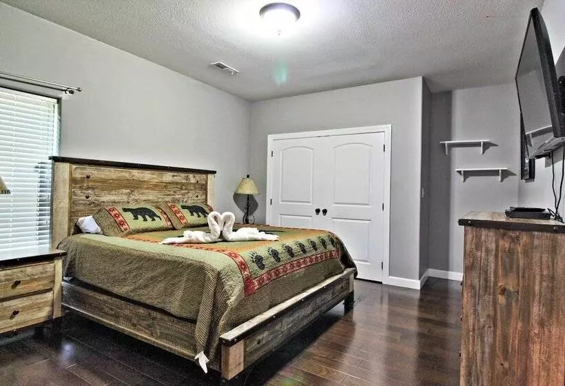 Pet Friendly Smoky Mountain Retreat W/ Game Room!