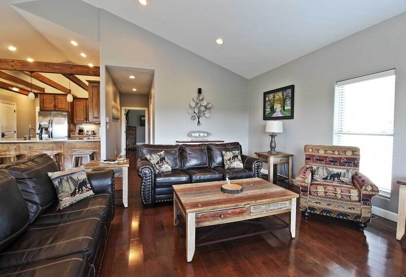 Pet Friendly Smoky Mountain Retreat W/ Game Room!