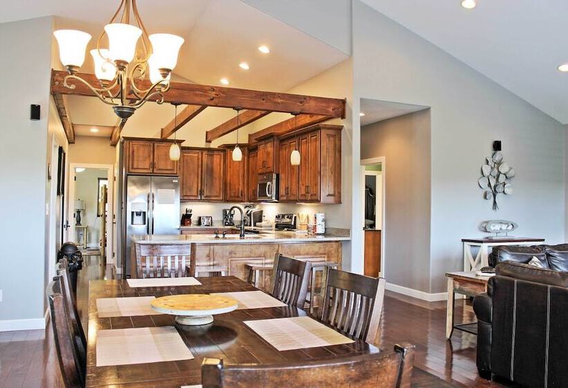 Pet Friendly Smoky Mountain Retreat W/ Game Room!