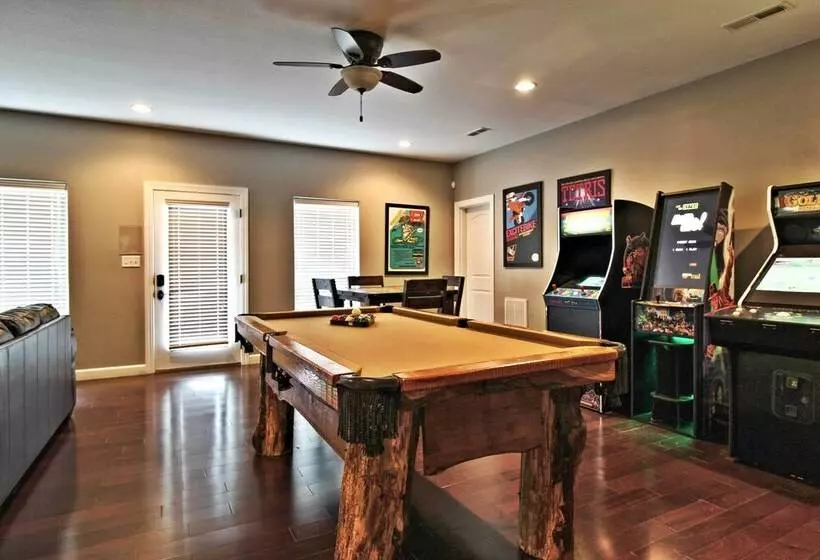 Pet Friendly Smoky Mountain Retreat W/ Game Room!