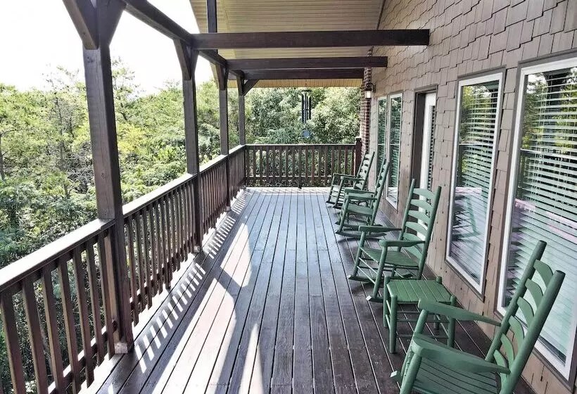 Pet Friendly Smoky Mountain Retreat W/ Game Room!