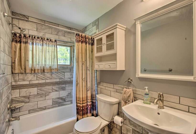 Pocono Cabin Retreat W/ Deck ~ 9 Mi To Hickory Run