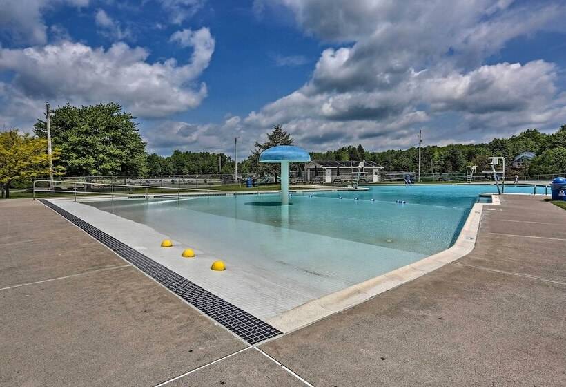 Pocono Lake House Near Skiing & Kalahari Resort!