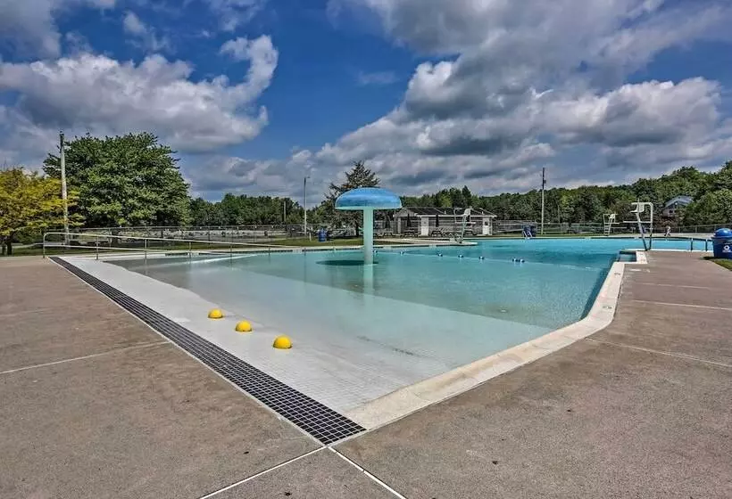 Pocono Lake House Near Skiing & Kalahari Resort!