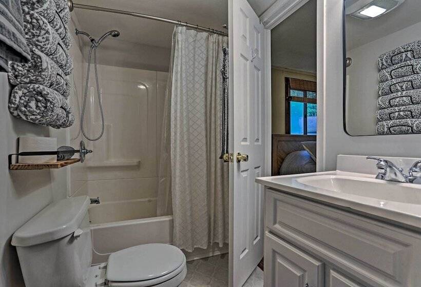 Pocono Lake House Near Skiing & Kalahari Resort!