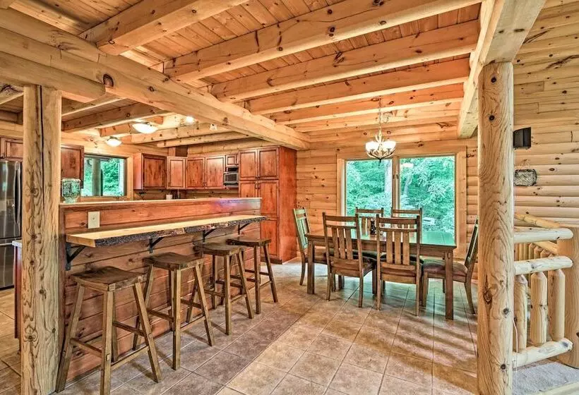 Quiet Cabin W/ Hot Tub ~ 15 Mi To State Parks!