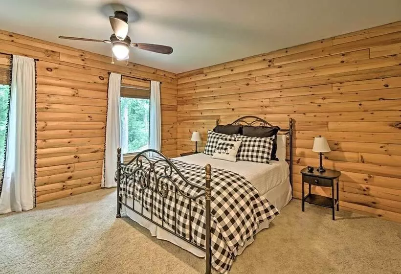 Quiet Cabin W/ Hot Tub ~ 15 Mi To State Parks!