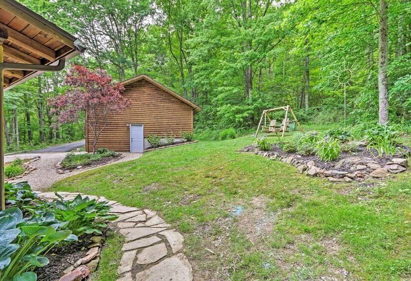 Quiet Cabin W/ Hot Tub ~ 15 Mi To State Parks!