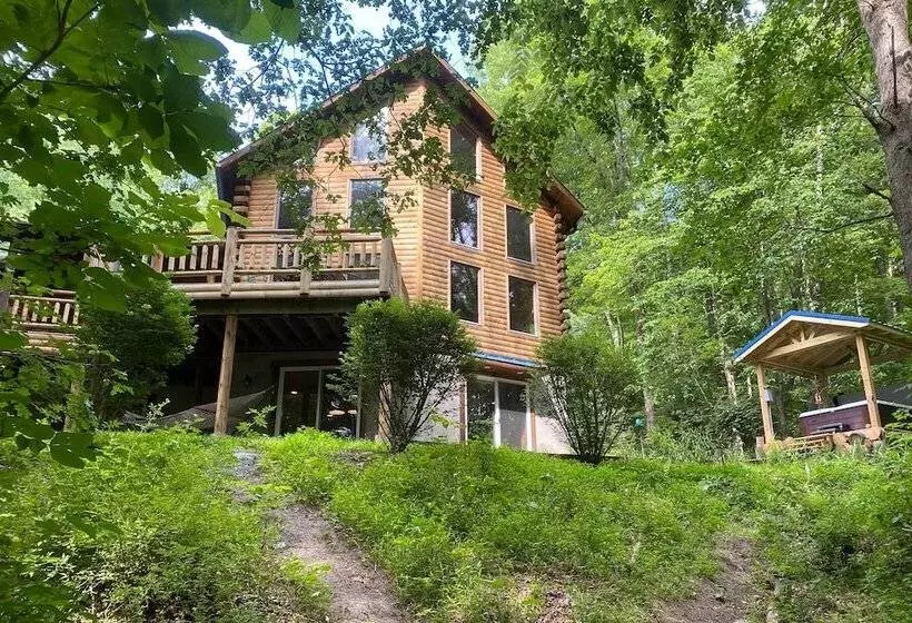 Quiet Cabin W/ Hot Tub ~ 15 Mi To State Parks!
