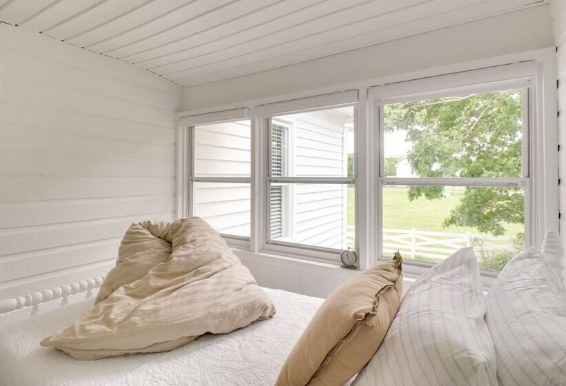 Quiet Farmhouse On 77 Acres Near Shenandoah River!