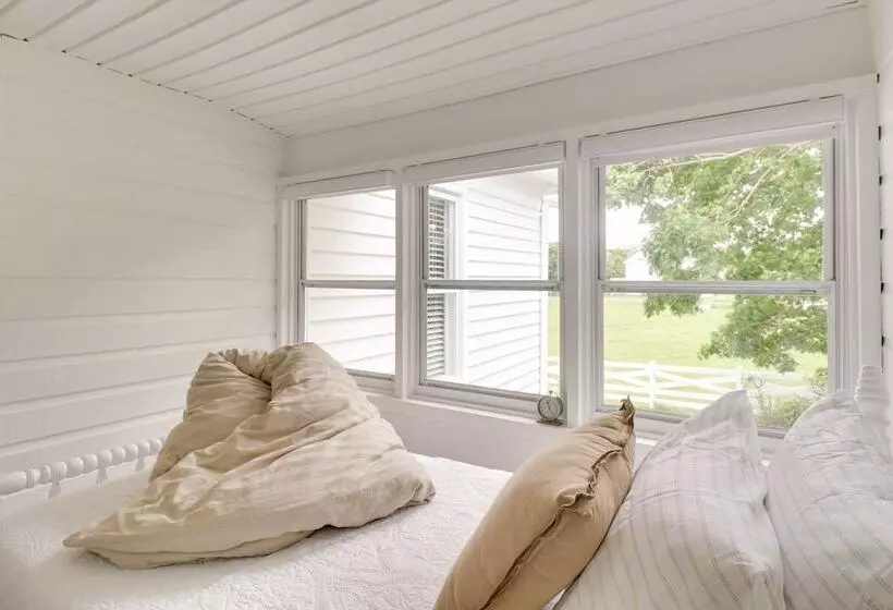 Quiet Farmhouse On 77 Acres Near Shenandoah River!