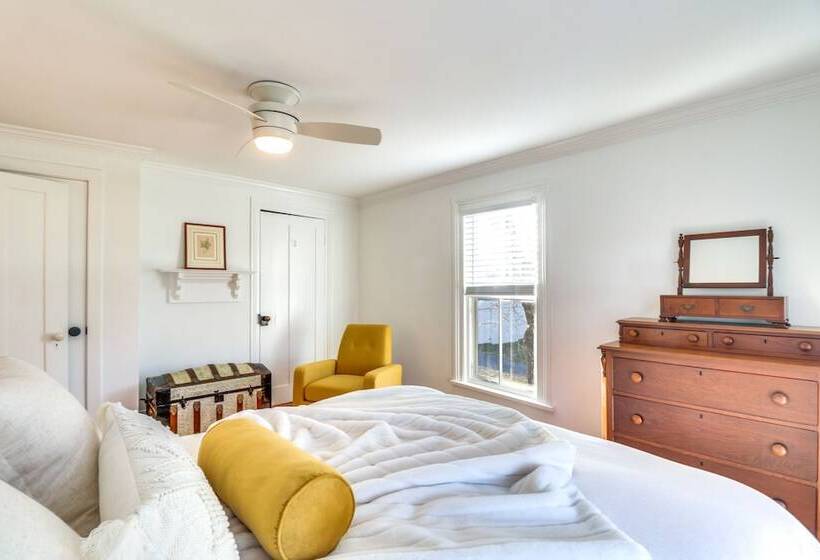 Quiet Farmhouse On 77 Acres Near Shenandoah River!