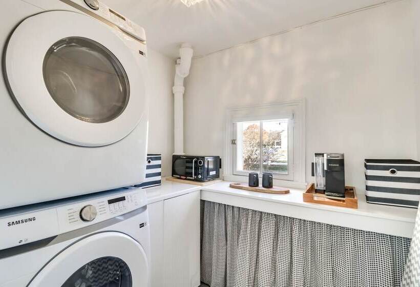 Quiet Farmhouse On 77 Acres Near Shenandoah River!