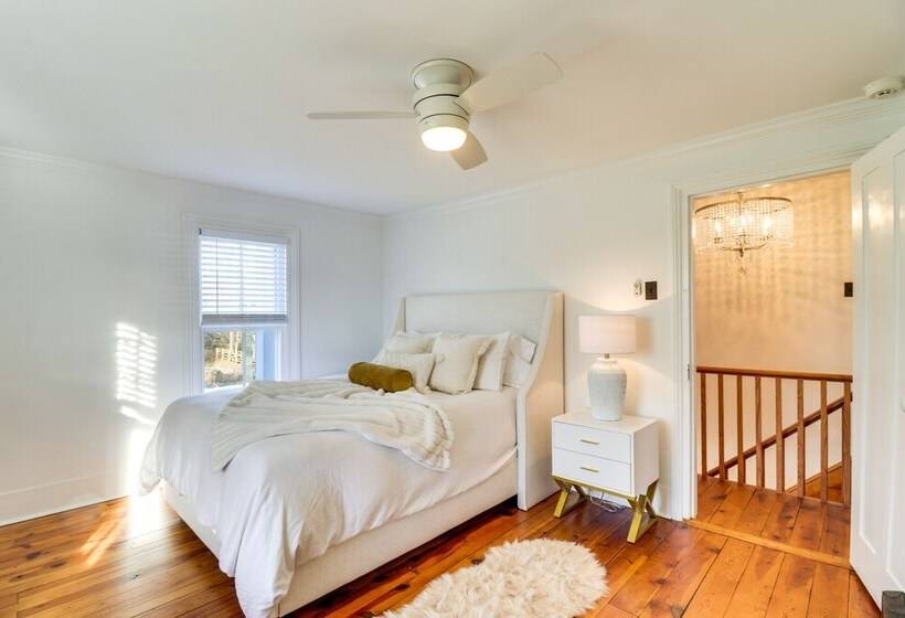 Quiet Farmhouse On 77 Acres Near Shenandoah River!