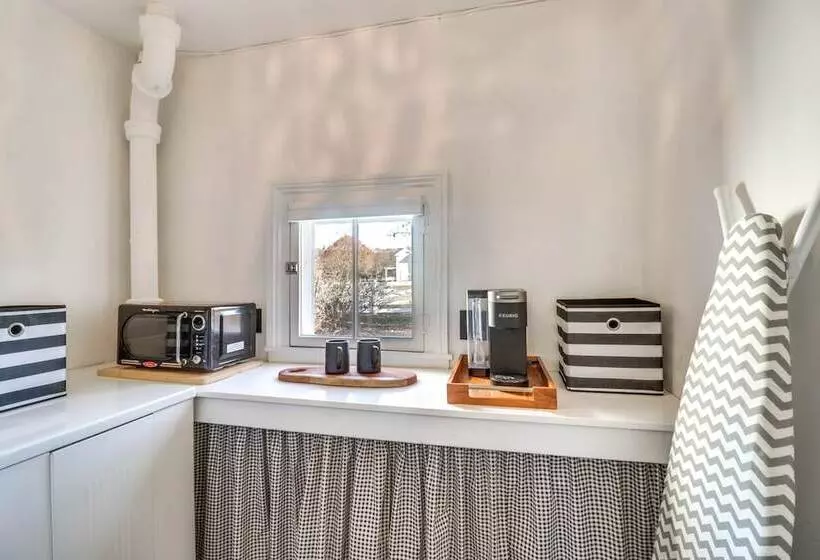 Quiet Farmhouse On 77 Acres Near Shenandoah River!