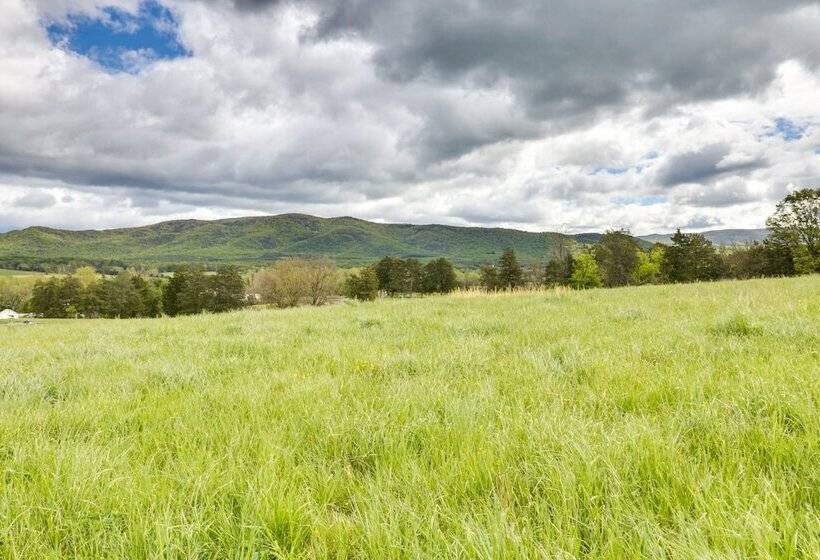 Quiet Farmhouse On 77 Acres Near Shenandoah River!