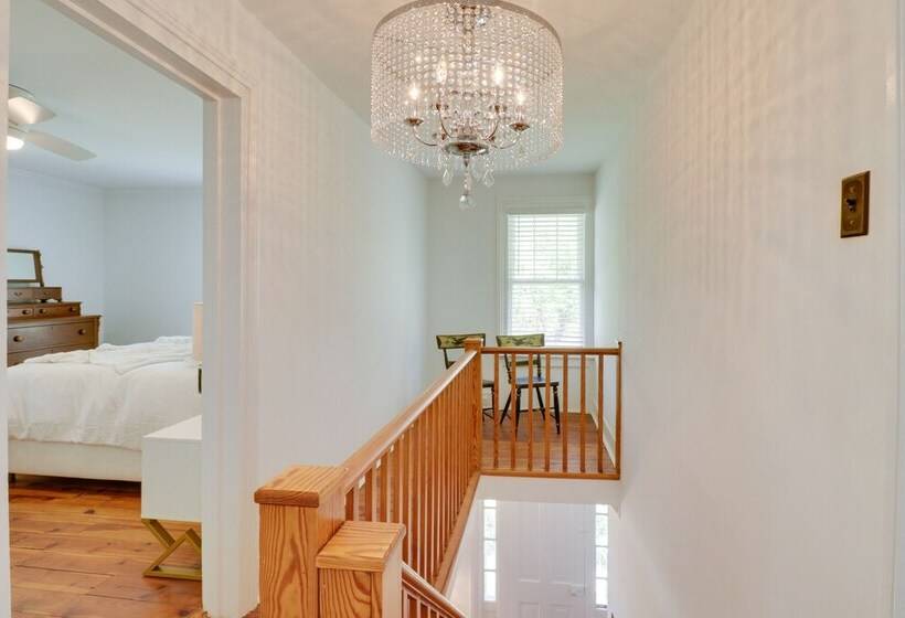 Quiet Farmhouse On 77 Acres Near Shenandoah River!