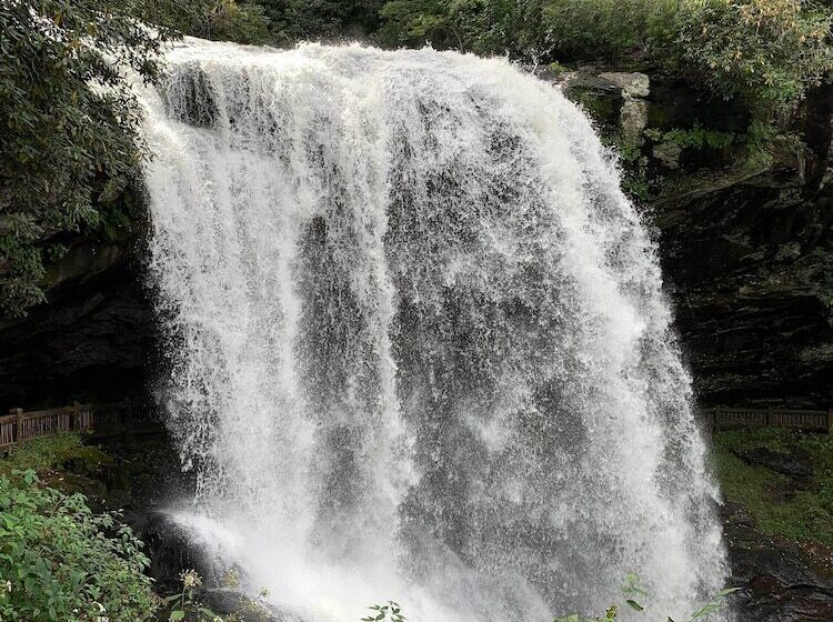 1 Mi To Town: Chalet Style Highlands Retreat