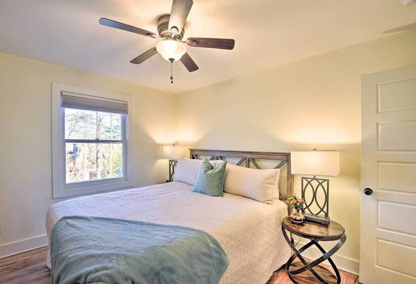 1 Mi To Town: Chalet Style Highlands Retreat