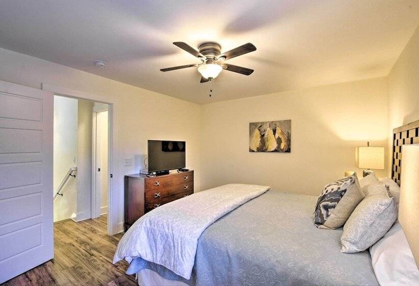 1 Mi To Town: Chalet Style Highlands Retreat