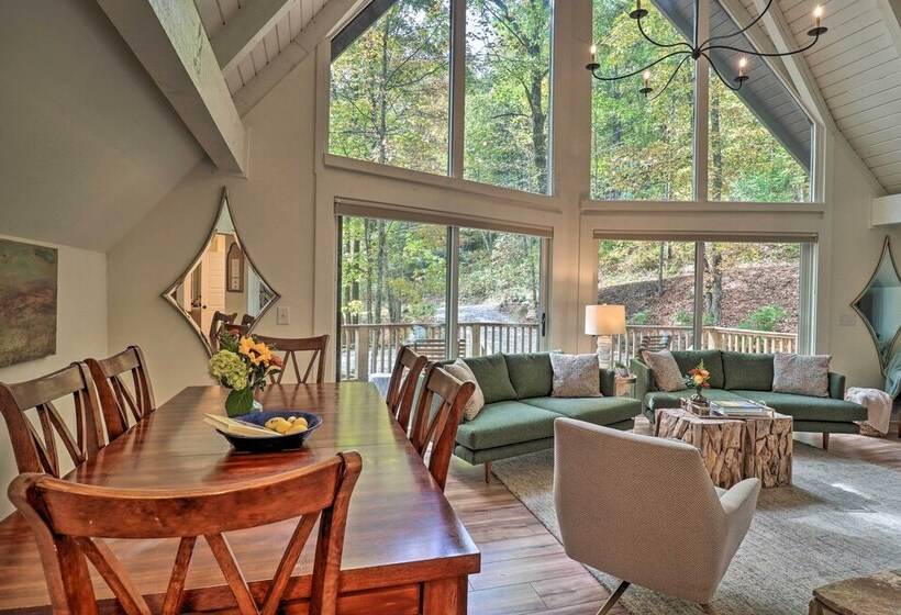 1 Mi To Town: Chalet Style Highlands Retreat