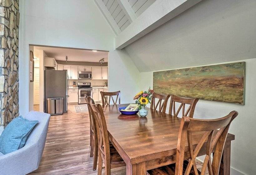 1 Mi To Town: Chalet Style Highlands Retreat