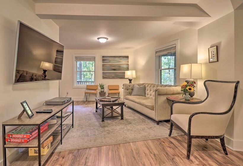 1 Mi To Town: Chalet Style Highlands Retreat