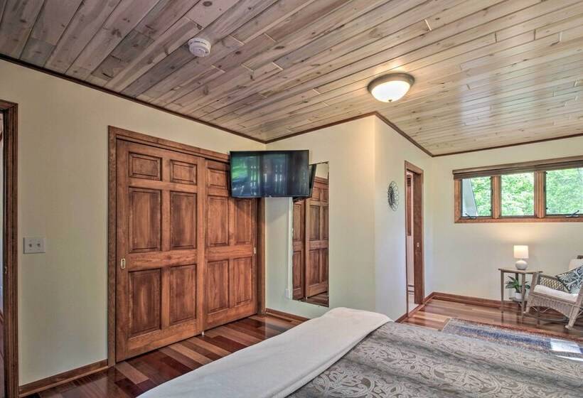 Retreat W/ Lake Access & Private Boat Dock!