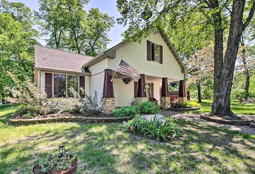 Retreat W/ Lake Access & Private Boat Dock!