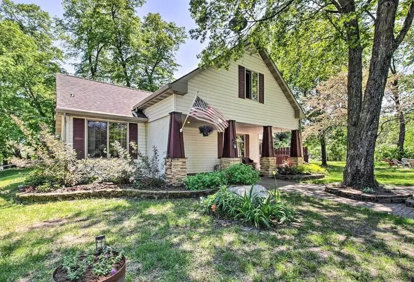 Retreat W/ Lake Access & Private Boat Dock!