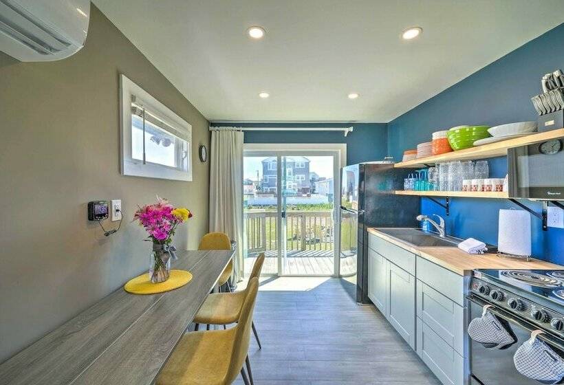 Sandpiper  House: Walk To Town & Beaches!