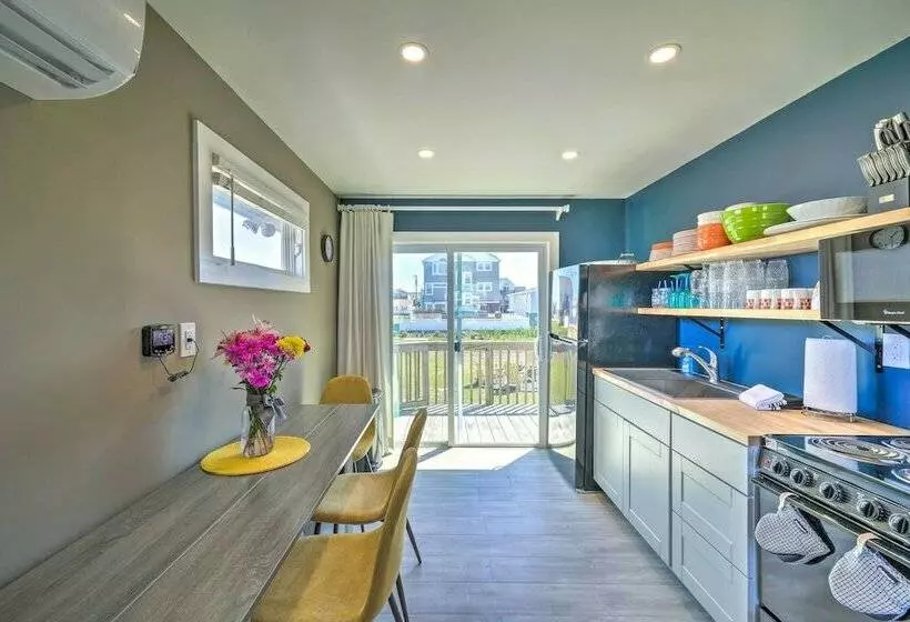 Sandpiper  House: Walk To Town & Beaches!