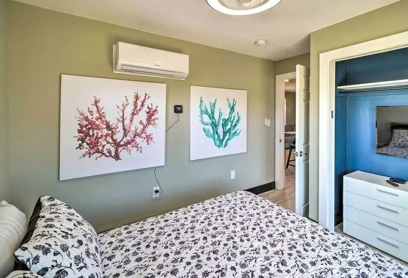 Sandpiper  House: Walk To Town & Beaches!