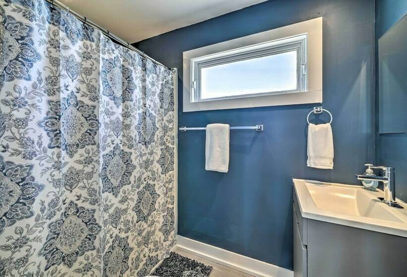 Sandpiper  House: Walk To Town & Beaches!