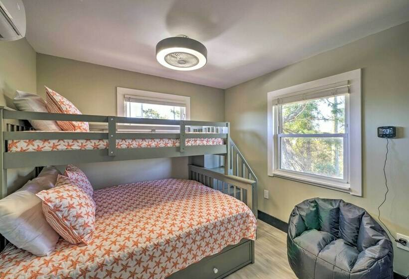 Sandpiper  House: Walk To Town & Beaches!