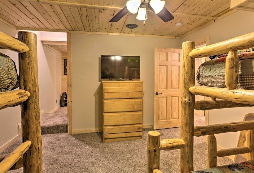 Secluded Traverse City Retreat: 11 Mi To Downtown!