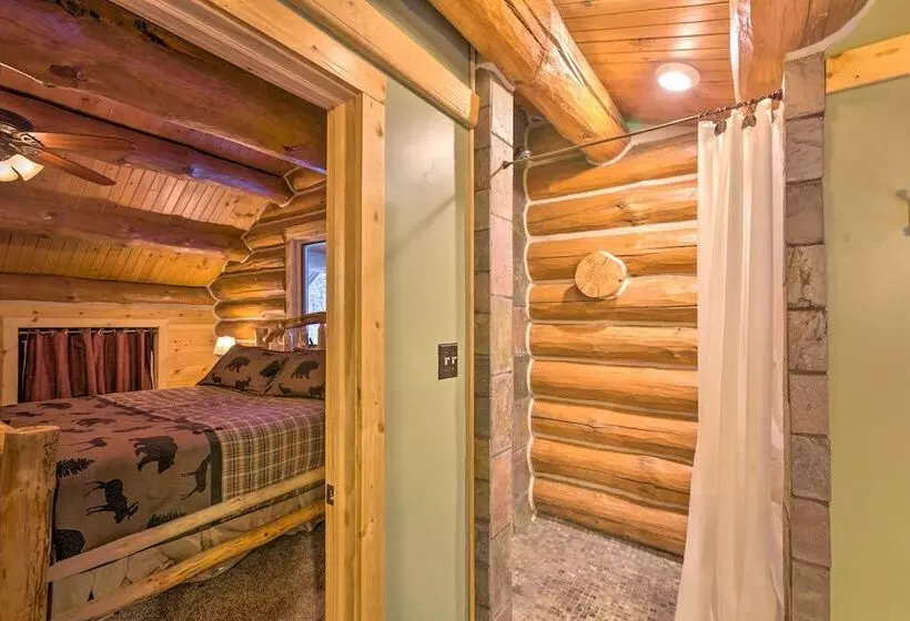 Secluded Traverse City Retreat: 11 Mi To Downtown!