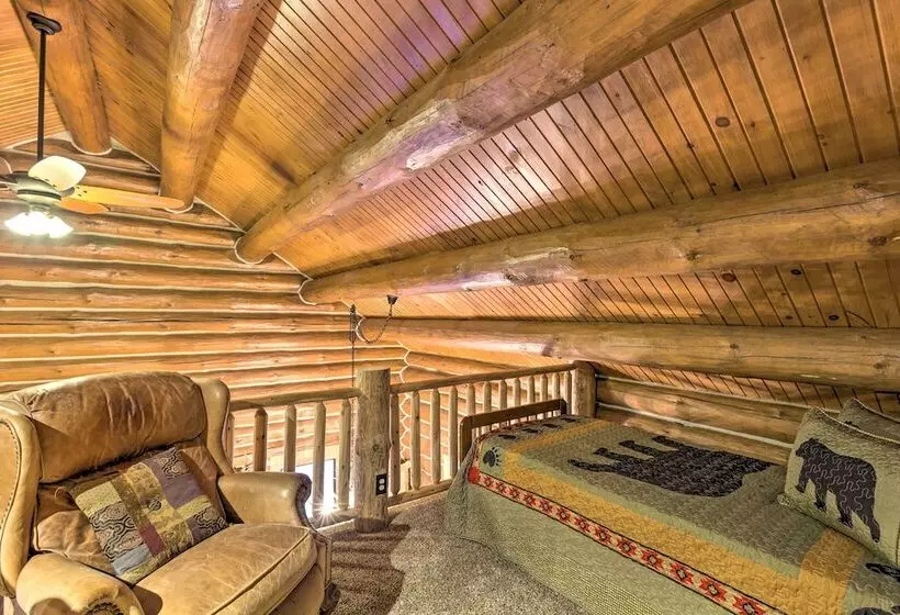 Secluded Traverse City Retreat: 11 Mi To Downtown!