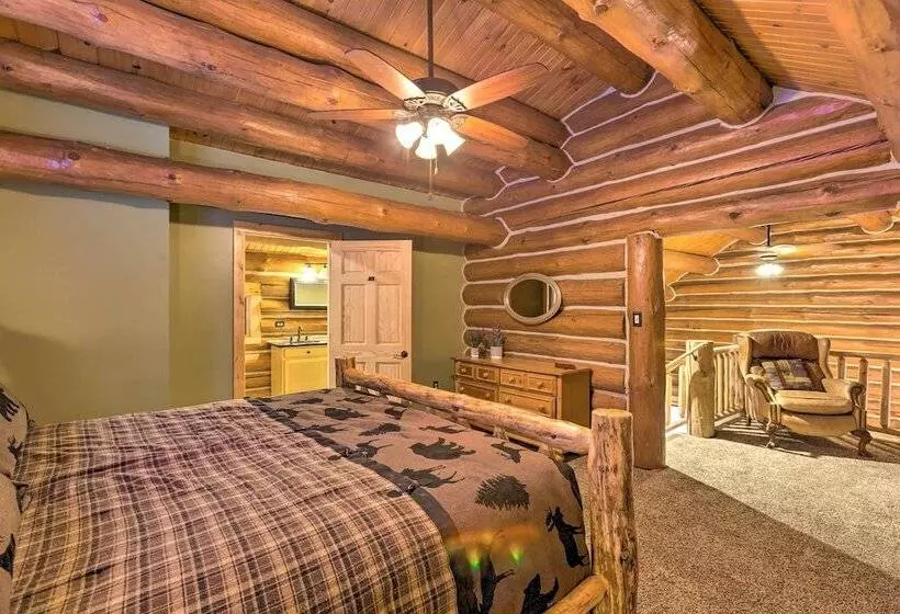 Secluded Traverse City Retreat: 11 Mi To Downtown!