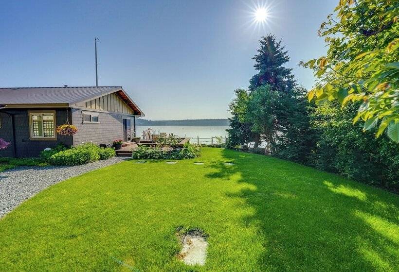 Similk Bay Retreat With Deck, Fire Pit + Hot Tub!