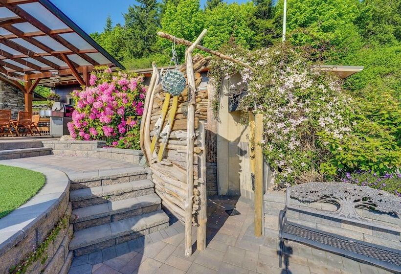 Similk Bay Retreat With Deck, Fire Pit + Hot Tub!