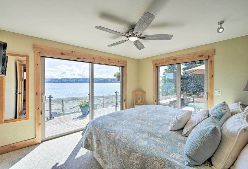 Similk Bay Retreat With Deck, Fire Pit + Hot Tub!
