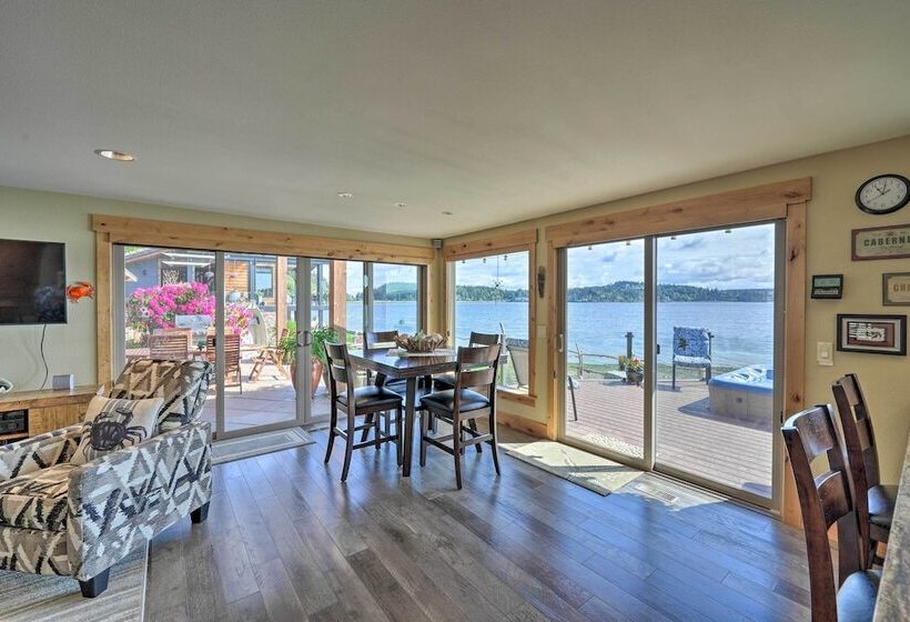Similk Bay Retreat With Deck, Fire Pit + Hot Tub!