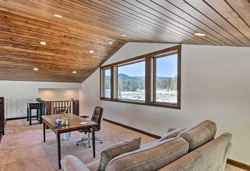 Spacious Big Sky Cabin W/ Hot Tub & Grill!