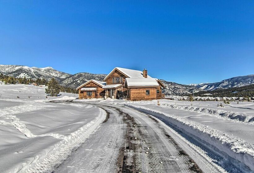 Spacious Big Sky Cabin W/ Hot Tub & Grill!