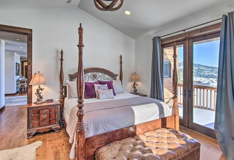 Spacious Big Sky Cabin W/ Hot Tub & Grill!