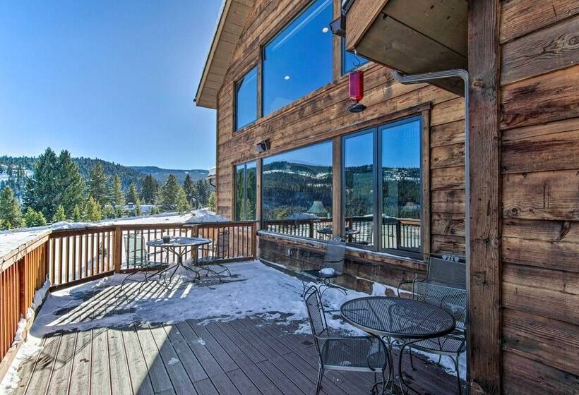 Spacious Big Sky Cabin W/ Hot Tub & Grill!