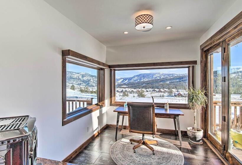 Spacious Big Sky Cabin W/ Hot Tub & Grill!