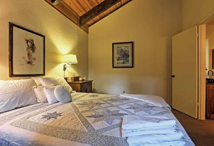 South Lake Tahoe: Spacious House W/ Deck & Grill!