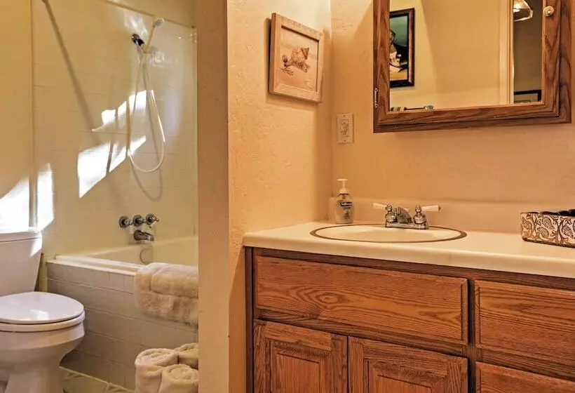 South Lake Tahoe: Spacious House W/ Deck & Grill!